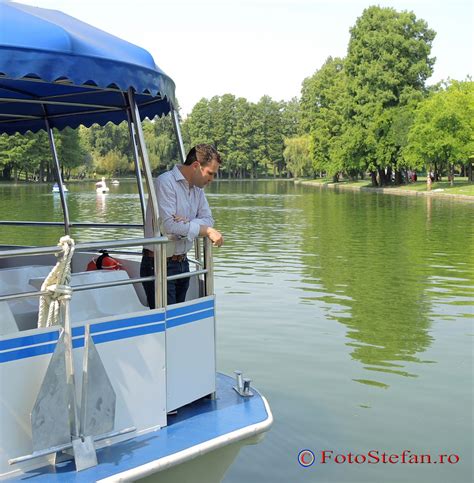 Vaporas Pe Lacul Titan Din Parcul Alexandru Ioan Cuza Ior Bucuresti