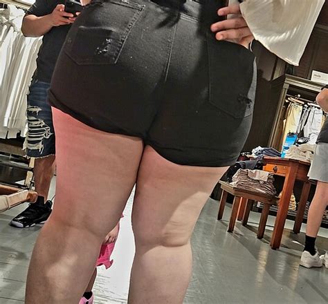 Beautifully Shaped Latina Milf Short Shorts Volleyball Forum