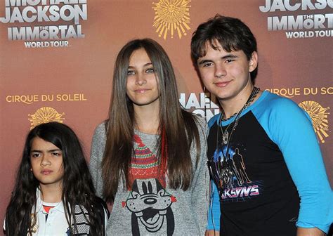 Michael Jackson Rare Apparition De Son Fils Blanket Et Il A Bien Grandi