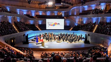 Ein Grund Zum Feiern Jahre Deutsche Einheit Mit Festakt In Hamburg