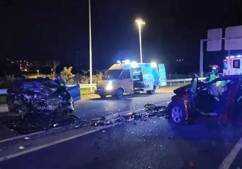 Tres Heridos Leves Tras Grave Accidente En La Entrada A Avil S Por La