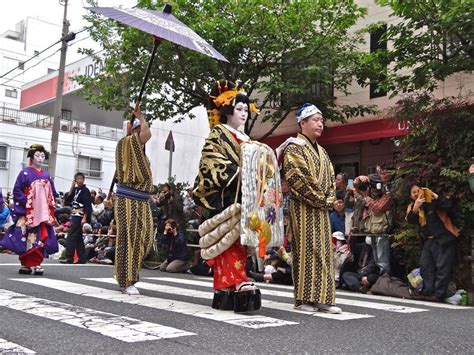 1532 一葉桜まつり 江戸吉原おいらん道中 風が吹いている516～