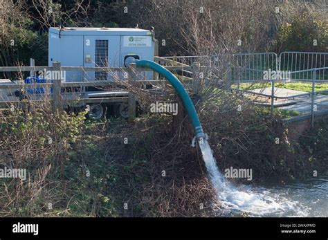 Datchet Berkshire Uk 7th January 2024 The Environment Agency Pump