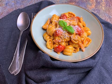 Pasta Kip En Spek In Romige Tomatensaus Slowfoody