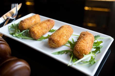 Croquetas De Br Coli Y Queso Parmesano Foto Premium