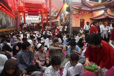 Santunan Dan Buka Puasa Bersama Anak Yatim Di Vihara Dhanagun