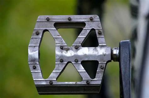 How To Install Mountain Bike Pedals? – Goenthusiast