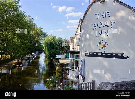 The Boat Inn And Shropshire Union Canal At Gnosall Stock Photo Alamy