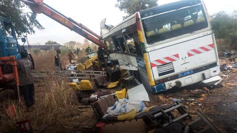 Al Menos Muertos Y Heridos Al Chocar Dos Autobuses En Senegal