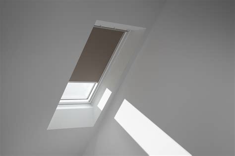 Velux Verduisterend Rolgordijn Warm Grey 4574 Handmatig Dakraamplaza