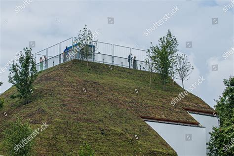 Marble Arch mound installation opens public Marble Editorial Stock ...