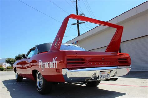 Plymouth Road Runner Superbird Tor Red Fabricante Plymouth