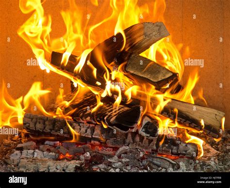 La Madera El Fuego La Conflagraci N Una Chimenea Una Estufa Llamas