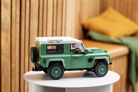 Celebrate 75 Years Of Land Rover With This Brilliant LEGO Land Rover ...