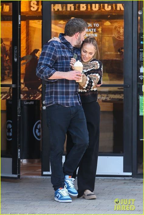 Ben Affleck Jennifer Lopez Cuddle Up While On A Coffee Run In Santa