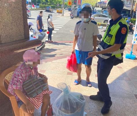 好暖！失智七旬老婦迷失街頭 三重警耐心解危護返家