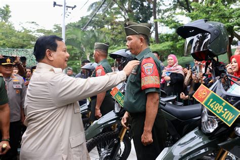 Menhan Beri Motor Kepada Para Babinsa Di Makassar