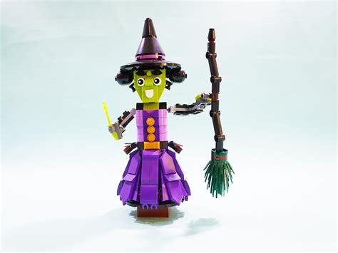 Review Set LEGO 40562 Mystic Witch Dari Lini Creator 3 In 1 Halloween