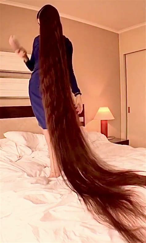 Pin By Aldi Yuananto On Really Long Hair In 2020 Super Long Hair