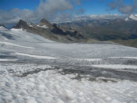 I Ghiacciai Della Valle D Aosta Fondono Con Due Mesi Di Anticipo