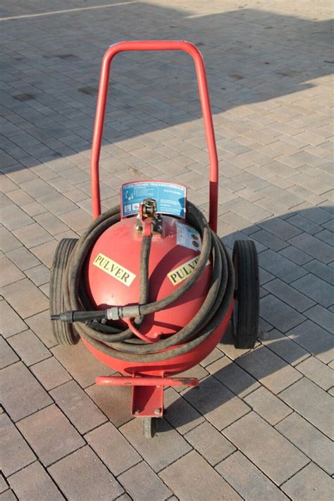 fahrbarer ABC Pulver Auflade Feuerlöscher TYP PG 50L 5 Meter Schlauch