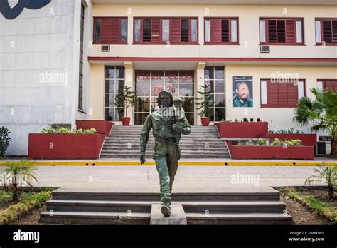 Statue Of Che Guevara Holding A Child Santa Clara Cuba Stock Photo