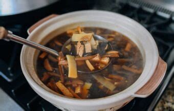 Vegetarian Hot Sour Soup Easy Recipe The Woks Of Life