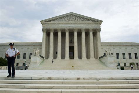 Supreme Court Police Need Warrants To Search Cellphone Data Wsj