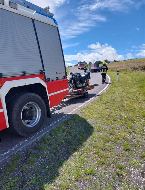 T Motorradbergung Freiwillige Feuerwehr Hochwolkersdorf