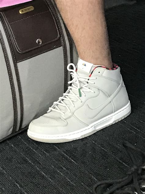 What are these? (Spotted in SeaTac airport) : r/Sneakers