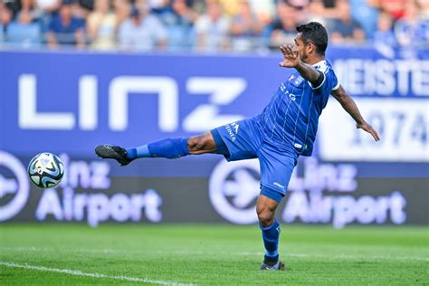 Doppelpack Ronivaldo Fc Blau Wei Linz Dreht Spiel Vs Scr Altach Und