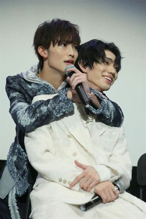 Pin By Tamaya On Body Poses Cute Gay Couples Actors Cute Gay