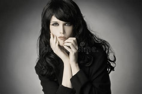 Forme O Brunette Da Mulher Imagem De Stock Imagem De Charme