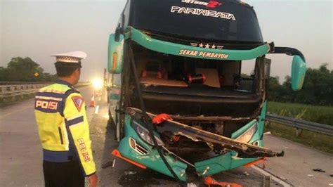 Diduga Sopir Mengantuk Bus Pariwisata Asal Jogja Kecelakaan Tabrak