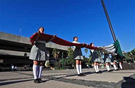 Autoridades Realizan Izamiento De Bandera Para Fomentar El Civismo Y