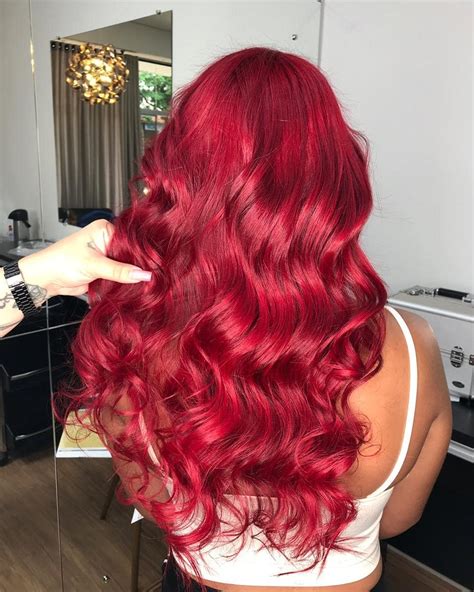 Cabelo Liso Pintado De Vermelho