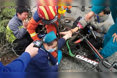 孩子脚卡山地车，消防救援时旁边男孩却哭得“撕心裂肺”：我的车