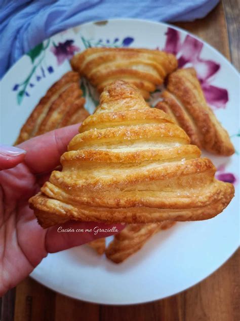 Triangoli Di Pasta Sfoglia Ripieni