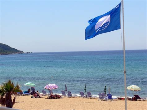 The Meaning Of Beach Flags What Different Flag Colors Mean