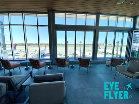 Sky Deck Msp View Delta Sky Club Minneapolis G Concourse Review Eye Of The Flyer