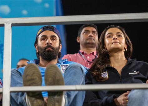 In Pictures Ranbir Kapoor Alia Bhatt Enjoy Sunday Football At Mumbai City Fc Vs Kerala