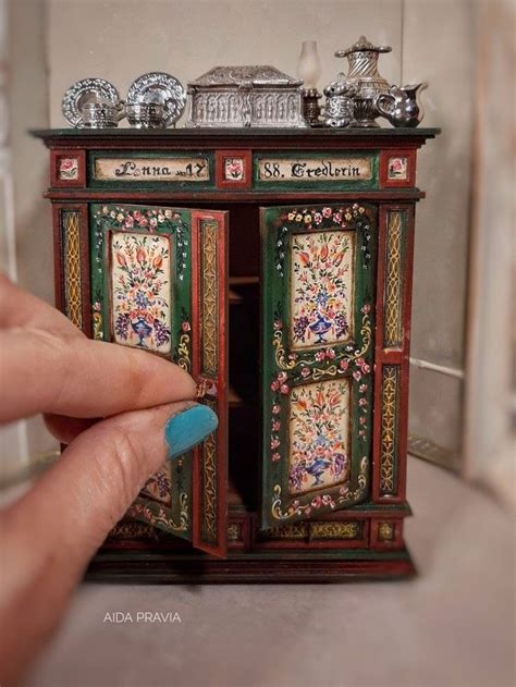 The Intricate Hand Painted Miniatures Of Aida Pravia Art Beyond Time