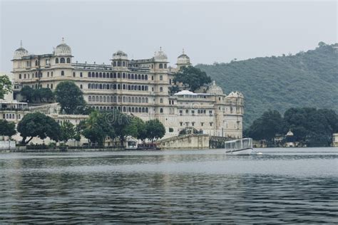 Lake Pichola With City Palace View In Udaipur Rajasthan India Stock