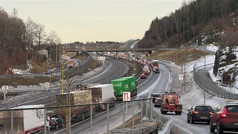 Kø På E18 I Larvik Etter Ulykke Nrk Vestfold Og Telemark Lokale