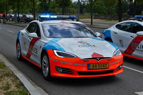 Elektromobil der luxemburgischen Polizei, ein Tesla S, nahm an der ...