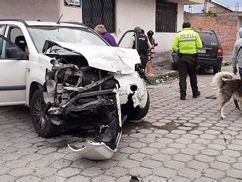 Accidente de tránsito deja dos heridos y daños materiales Crónica