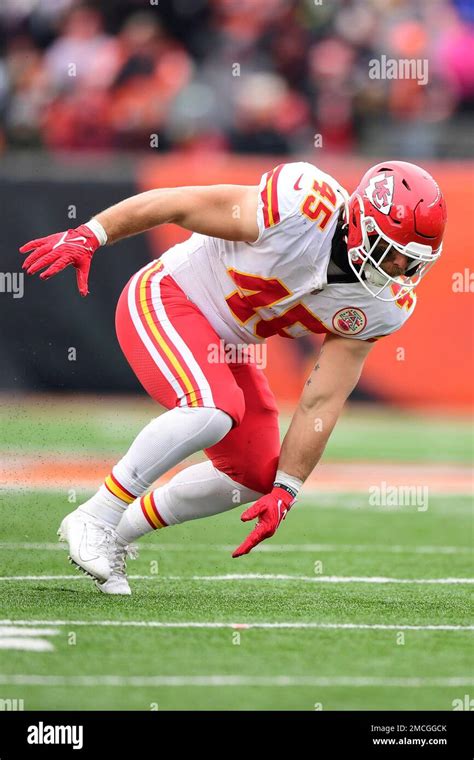 Kansas City Chiefs Fullback Michael Burton 45 Runs For The Play