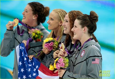 U S Womens Swimming Team Wins Gold In 4x200m Relay Photo 2695454