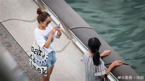 来到香港第一站打卡的地方必然是维多利亚港和星光大道