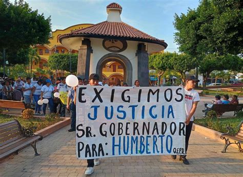 Marchan En Acayucan Para Exigir Justicia Por Muerte De Estudiante De